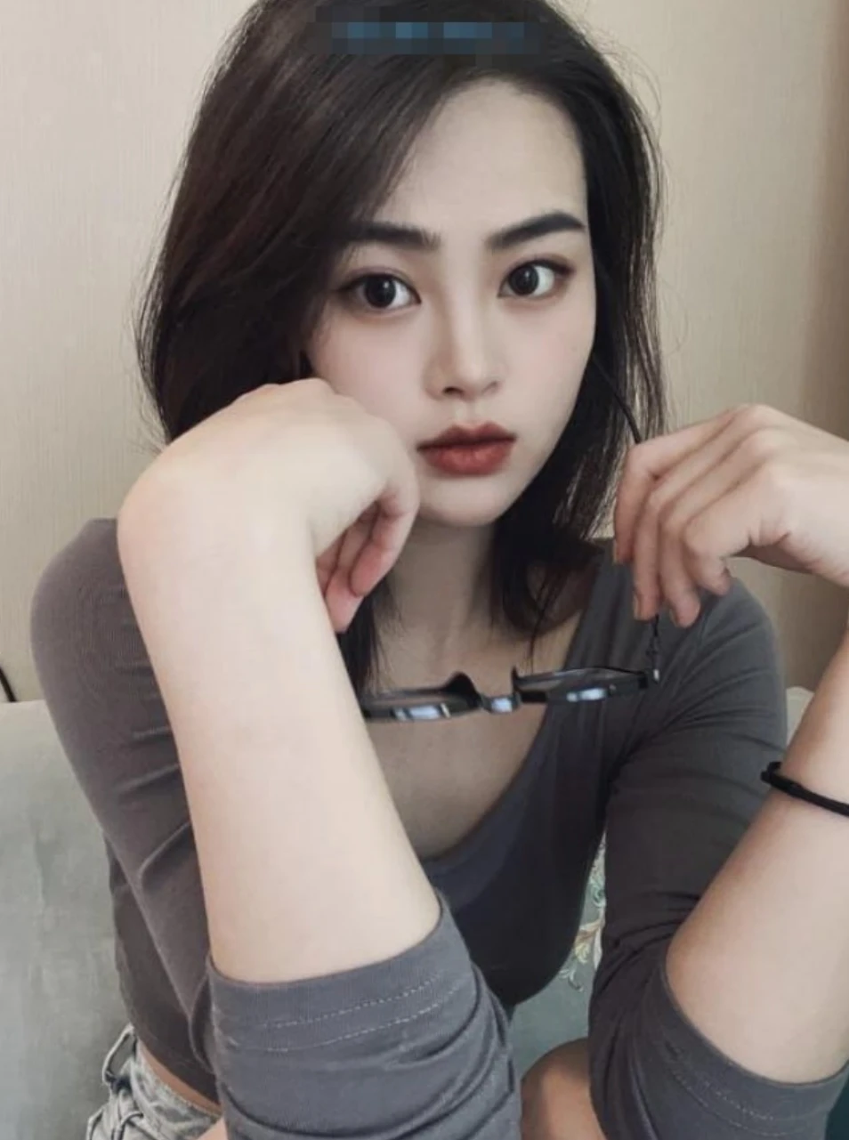 乖别咬别躲乖的含义与用法:解析这句温馨短语的魅力与场景